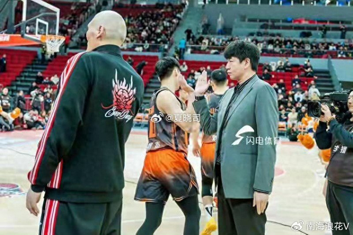 九游娱乐-山东出局！邱彪爆粗口“有的球员XX就不是职业球员”，矛头直指3人？|上海队|山东队|山东男篮|上海男篮|比赛_新浪体育_新浪新闻